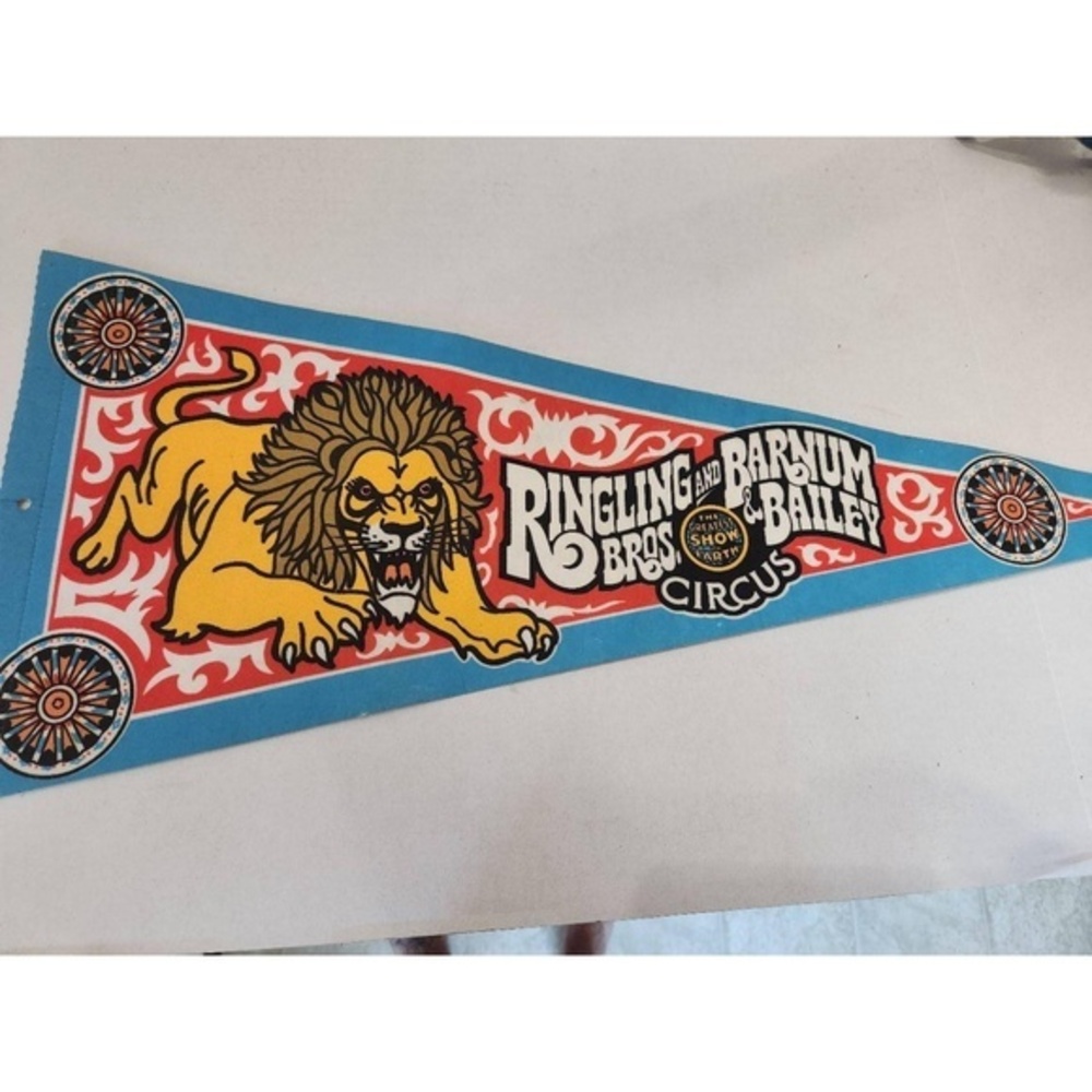 Vintage Ringling Bros Barnum Bailey Pennant Vintage Felt Roaring Lion Circus